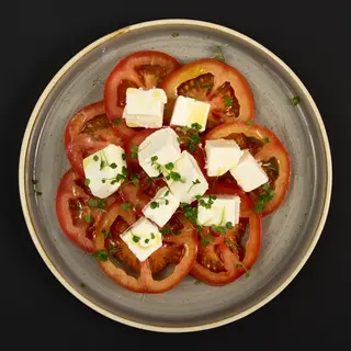 Paradajz salata sa sirom