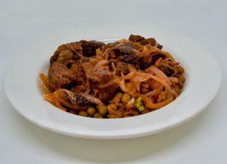 Viande De Porc Sautée Aux Petits Pois