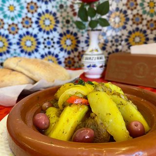 Tagine Djaj B Btata W Zitoune
