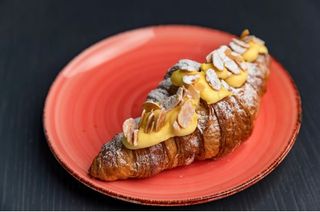 Kroasan slatki sa čokoladom