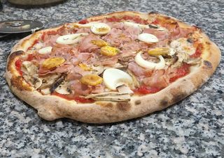 Pizza capricciosa
