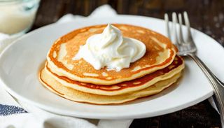 Naleśnik 1 szt. z twarożkiem waniliowym, śmietana