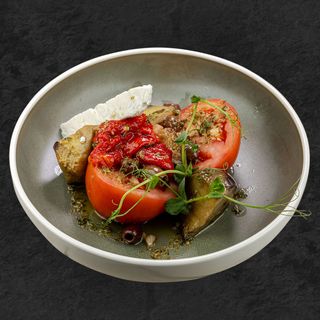 Салата с домати, патладжан и овче сирене