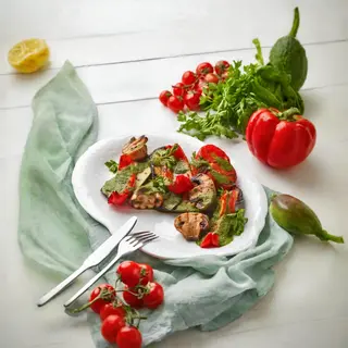 Овощи на гриле с зеленым соусом (400гр)