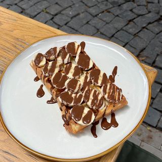 Гофра з бананом та шоколадом (160г)