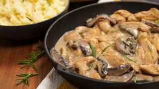 Bitki drobiowe w sosie pieczarkowym