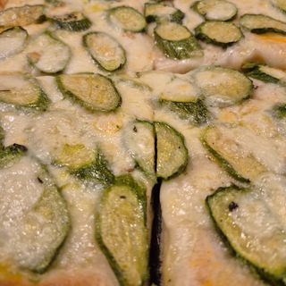 Teglia bianca con zucchine