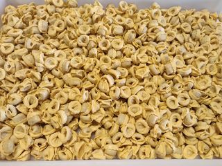 Cappelletti ripieni di carne e prosciutto crudo