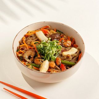 Soba cu fructe de mare in sos Chinezesc