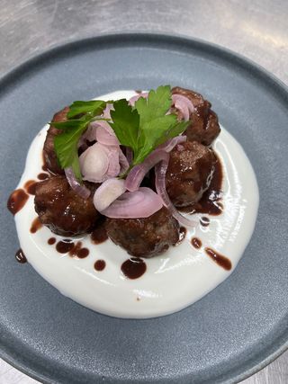Albóndigas De Ternera Con Salsa De Yogurt