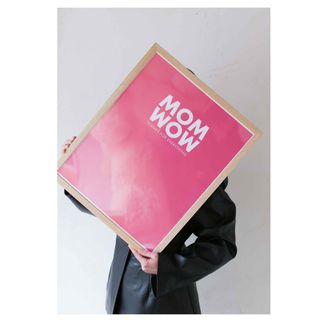  MOM პოსტერი  ( M ზომა ) 