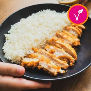 BOL DE ARROZ CON "POLLO" VEGETAL Y SALSA CURRY