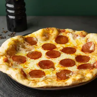 Pizza De Pepperoni Y Queso