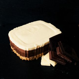 Porción Tarta De Tres Chocolates