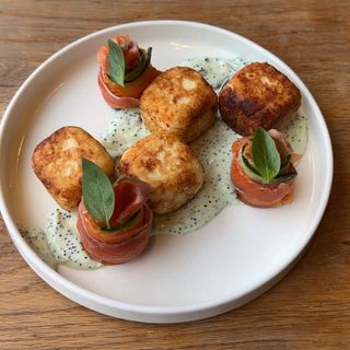 Солоні сирники з лососем