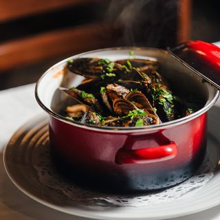 Mejillones frescos a la marinera