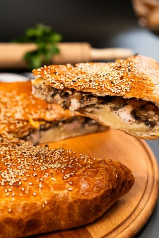 Пиріг з куркою та грибами (1100г) час виготовлення 60 хв