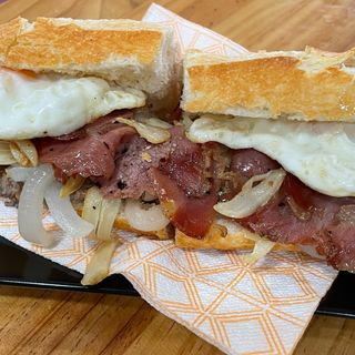 Bocadillo a tu gusto. LA ESPIGA. incluye cafe o bebida