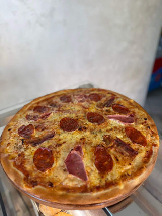 Domaćinska pizza specijalitet kuće 42cm