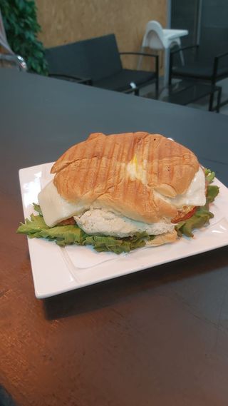 Croissant Pollo especial