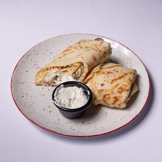 85. Piletina i Tzatziki palačinka,vrhnje