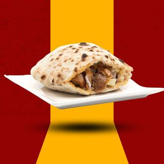 Kebab de pollo en pan de pita casero