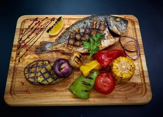 Дорадо с овощами гриль