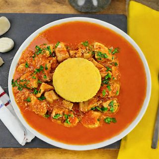 Tochitură de porc cu mămăliguță