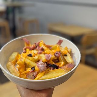 batatas frita com cheddar e bacon