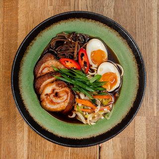 Ramen z brzuchem chashu duży
