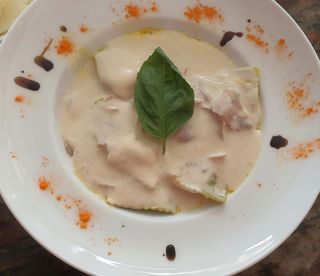 Delizia Al Seis Formaggi Con Jamón