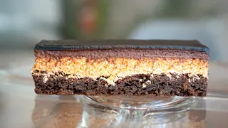 Брауни с кокос и карамел и нежен мус от черен шоколад