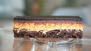 Брауни с кокос и карамел и нежен мус от черен шоколад