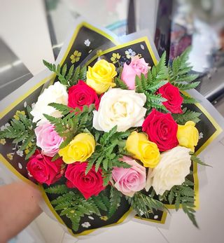 Buchet flori in culori b60