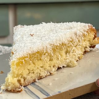 Pastel de Coco sin Gluten Porción