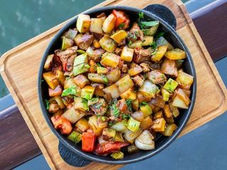 Пательня зі свининою та овочами (350g)