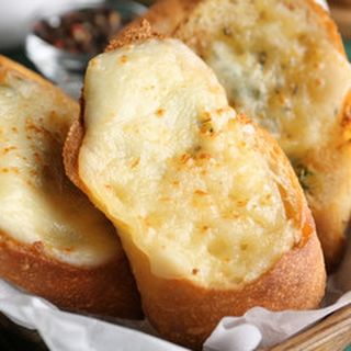 Чесново хлебче с кашкавал (220г)