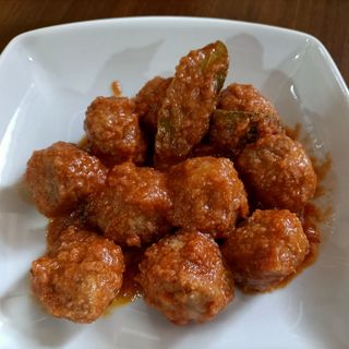 Albóndigas mixtas  en salsa  (250 g)  