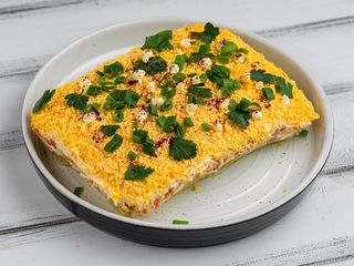 Салат Мімоза з запеченим лососем (300g)