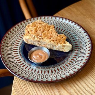 Наполеон з карамельним соусом  