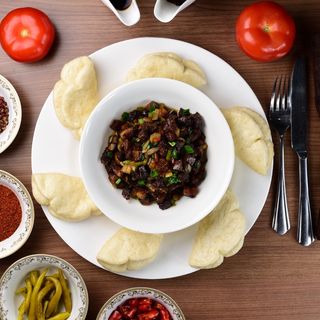 Конина с лепёшками