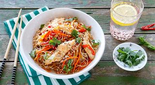 Фунчоза с куриным филе 200 г