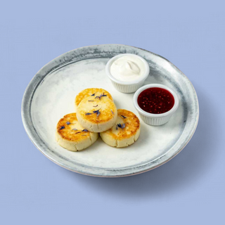 Syrniki (cottage cheese pancakes) / სირნიკები (ხაჭო ბლინები)