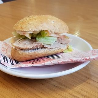 Pulga De Bonito Del Norte, Mayonesa, Tomate Y Huevo Duro