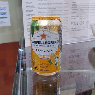 San Pellegrino Naranja Refresco con gas sabor Naranja sin Azúcar Lata 330ml