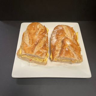 Bocadillo Caliente De Tortilla Francesa