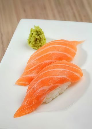 13. Nigiri De Salmón (2 Pzs.)