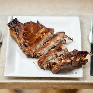 Пържени свински ребра в соев сос (400г)