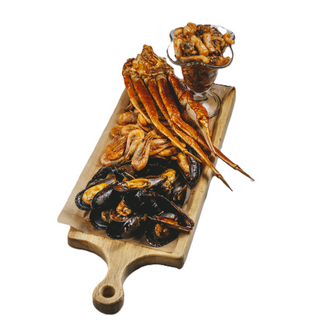 Краб, мидии, креветки, морской коктейль под тайским соусом (1кг)