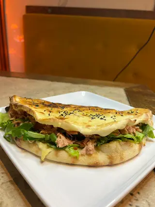 Pizza sendvič Tuna